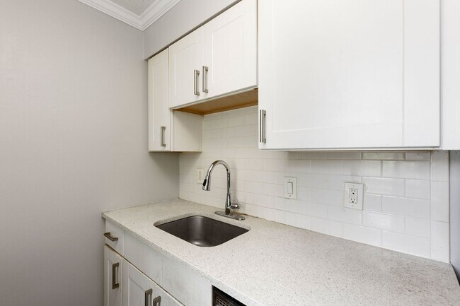 Building Photo - Upgraded 2 Bed on Galveston Street SW!  Ap...