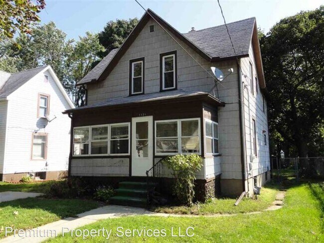 Primary Photo - 3 br, 1 bath House - 1121 Oak Street