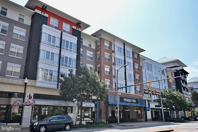 Building Photo - 1101 S Arlington Ridge Rd