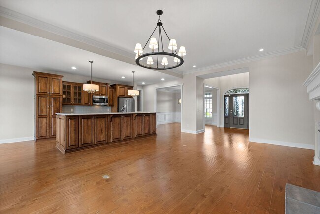 Building Photo - Pet Friendly Four Bedroom off Exit 8!