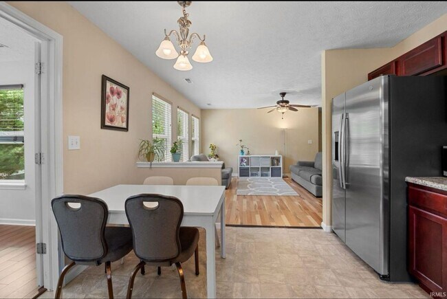 Building Photo - Charming 3BR Home with Sunroom Near Purdue University