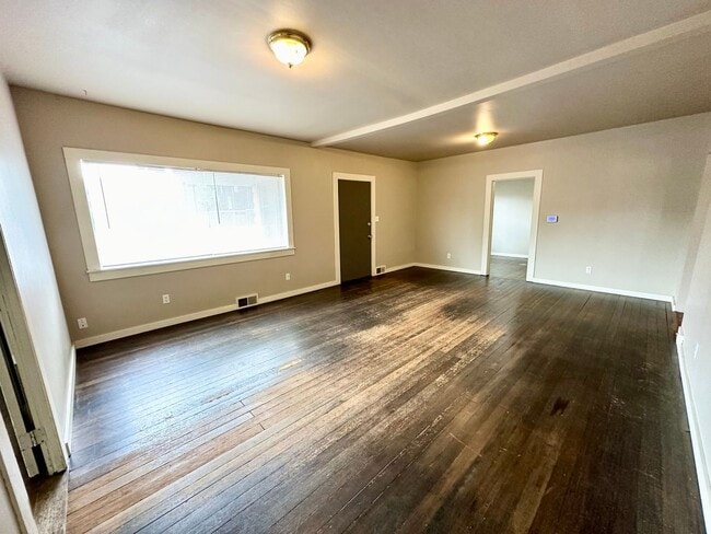 Building Photo - Charming 2 Bed 1 Bath Home Located in Historic Downtown Roslyn
