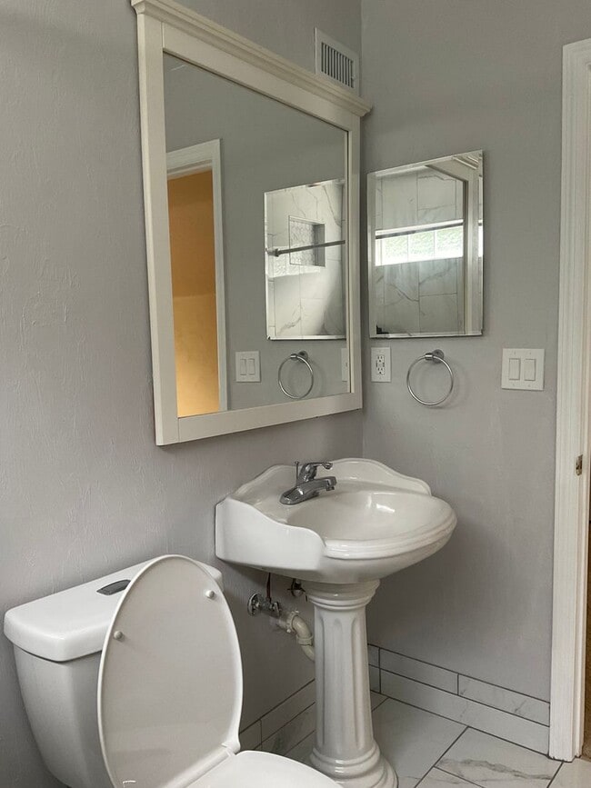 Building Photo - Studio Garage Apartment in Haile Village Center