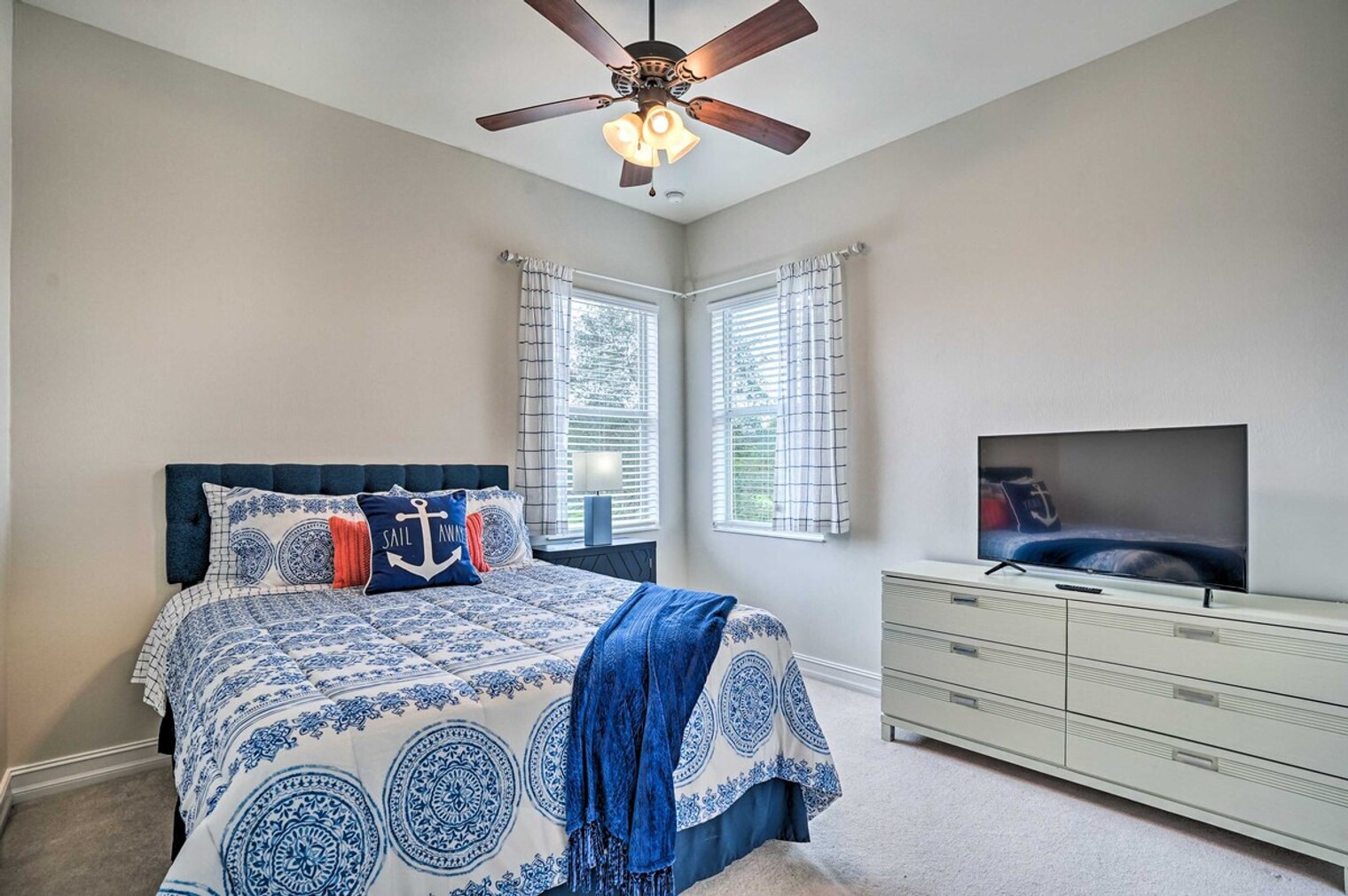 Building Photo - 6096 Dogleg Dr