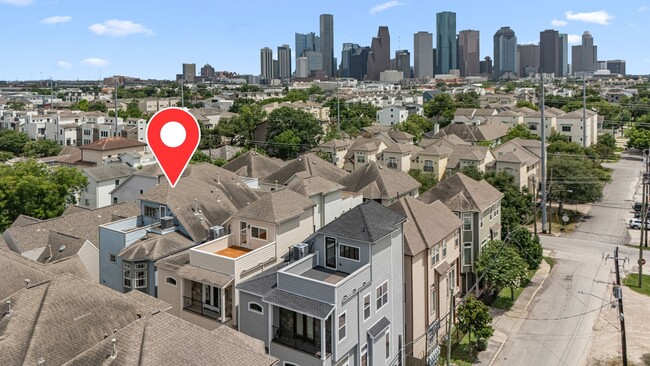 Building Photo - 2022 Sabine St