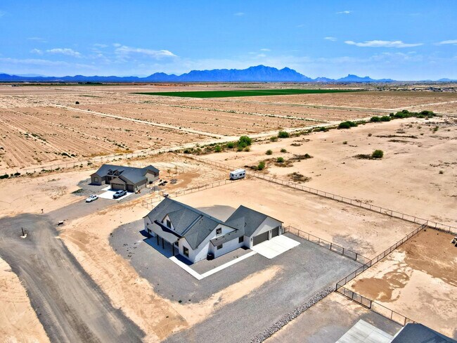 Building Photo - 2351 E Cana Ln