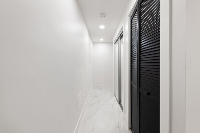 Building Photo - DC1026