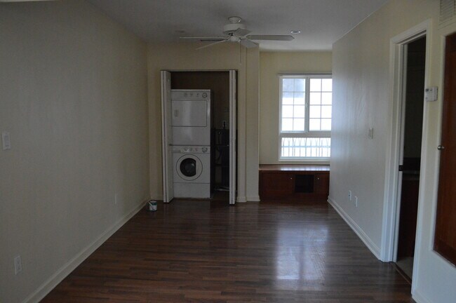 Building Photo - 1 Bedroom Condo in Mission Hills