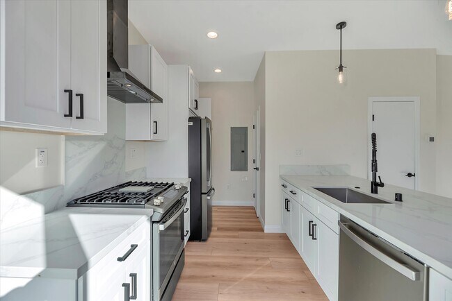 Building Photo - 4048 Cherokee Ave