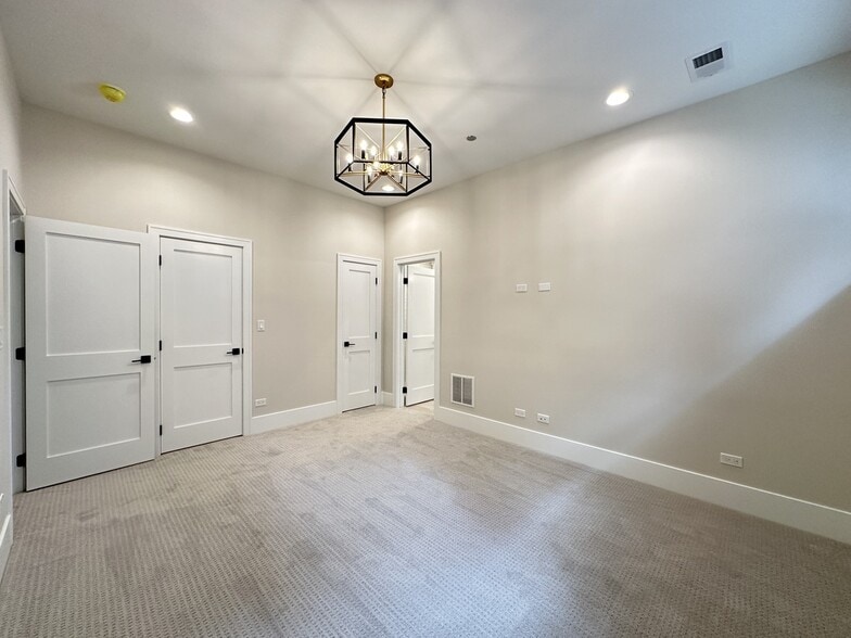 Building Photo - 1747 W Le Moyne St