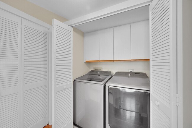 Building Photo - 5307 Buckhead Cir