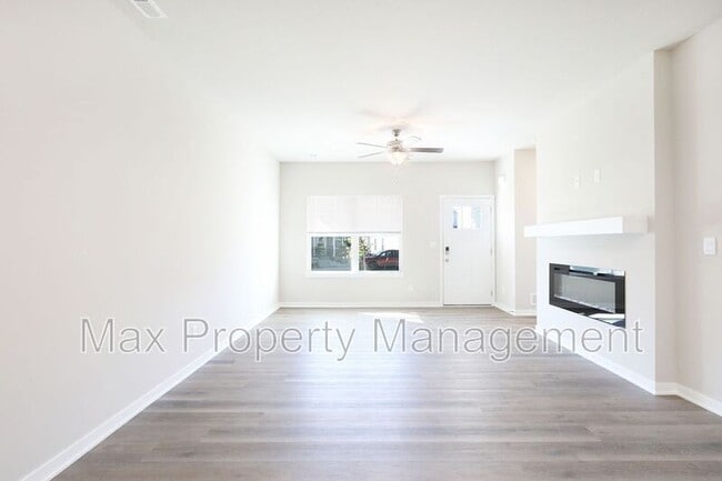 Building Photo - 2706 NW 30th Ln