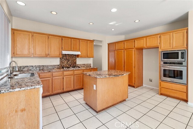 Building Photo - 104 Silver Fox
