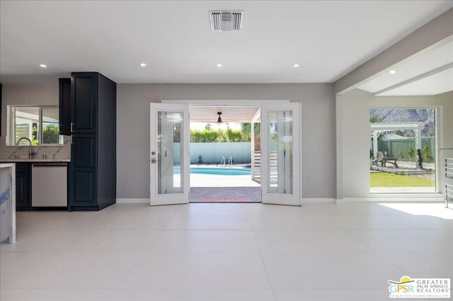 Building Photo - 505 E Molino Rd