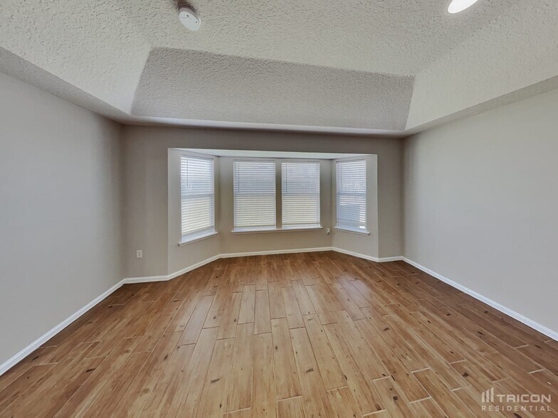 Building Photo - 75013 Brookwood Dr