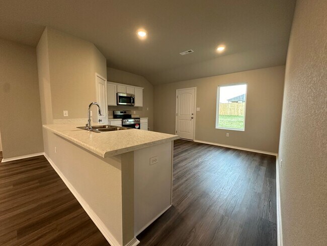 Building Photo - Contact Peggy 501 676 1758