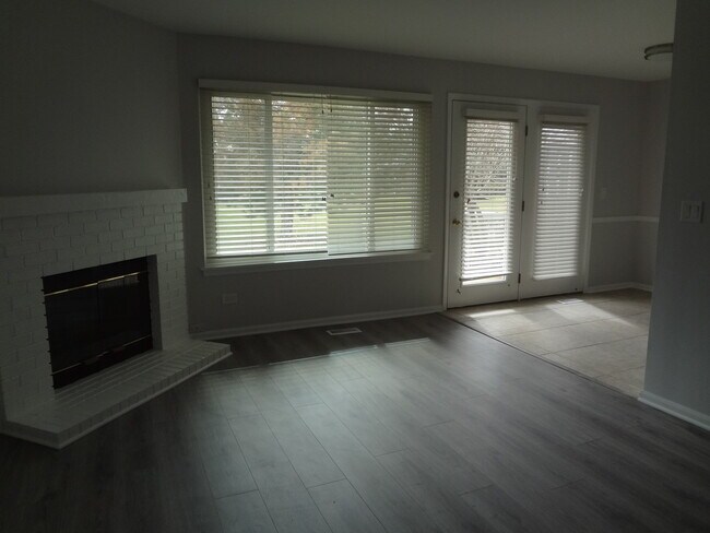 Building Photo - 220 Brett Cir