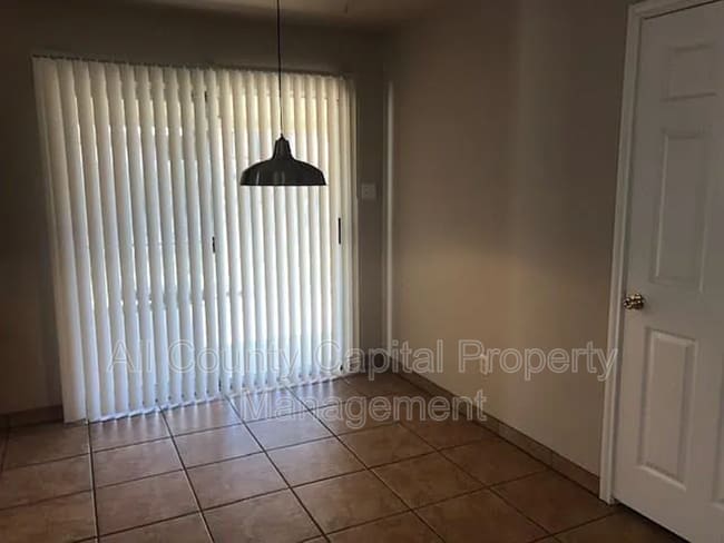 Building Photo - 902 Quartz Ct