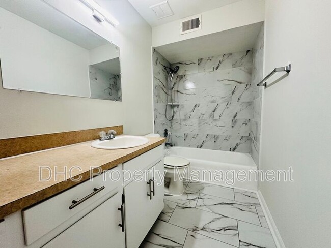 Building Photo - 1235 Kings Mountain Ct
