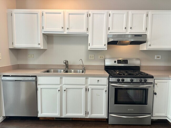 Building Photo - 24 Cedar Grove Ct
