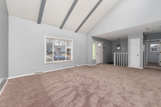 Building Photo - 5025 E Weaver Ave