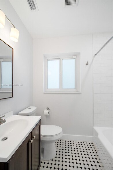 Building Photo - 5775 SW 28th St