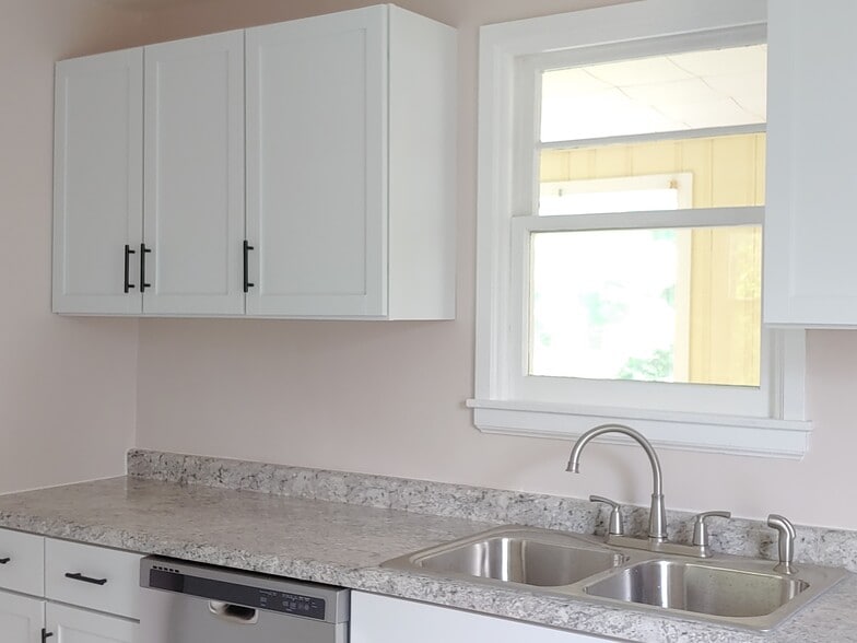 Building Photo - 306 E Washington St