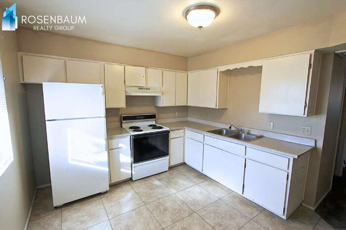 Building Photo - 1756 E 6th Ave