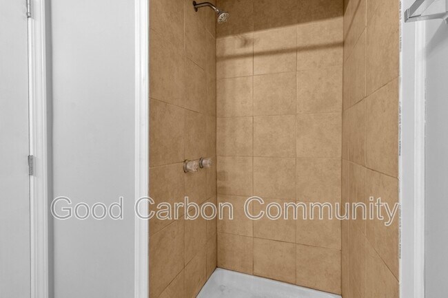 Building Photo - 1190 Orchard Park Rd