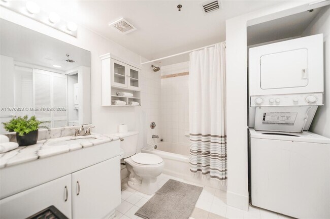 Building Photo - 1200 Brickell Bay Dr