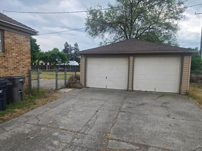 Building Photo - 3 Bedroom - 2 Bath Home in Spokane Valley