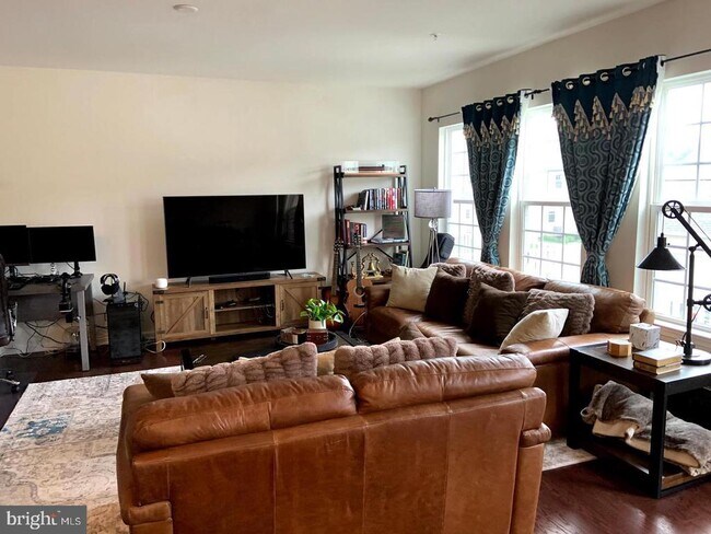 Building Photo - 311 Stafford Ct