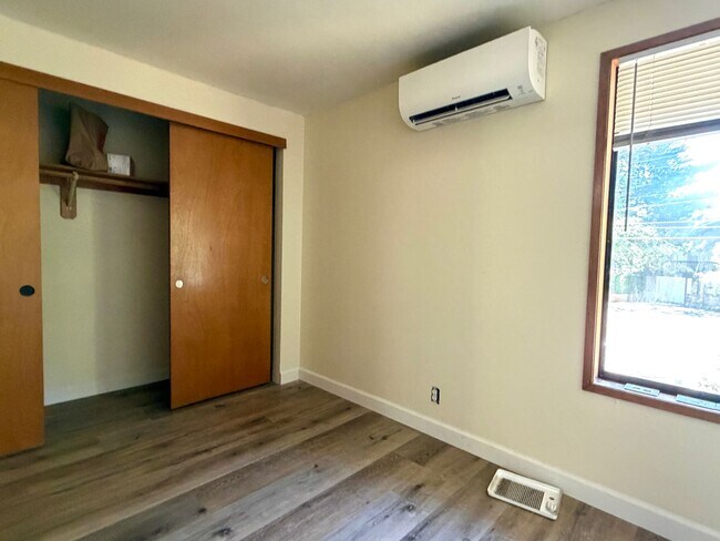 Building Photo - 0152-01F - Elm Tree Garden Apartments F