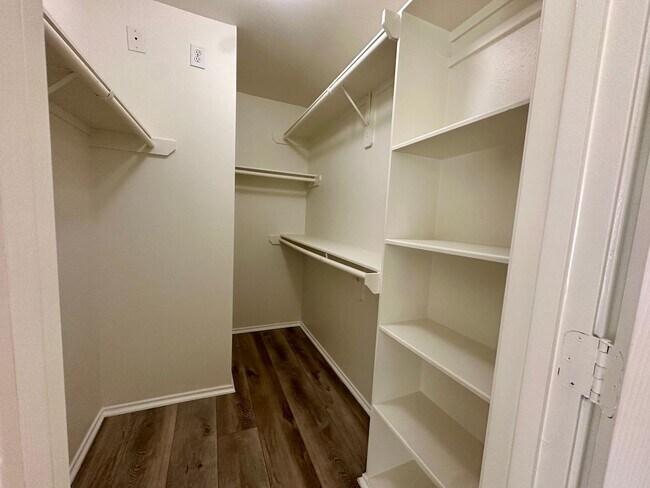 Building Photo - For Lease | 3 Bed, 2 Bath | 1,528 Sq Ft | ...