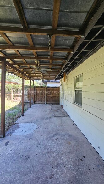 Building Photo - 5474 N River Rd