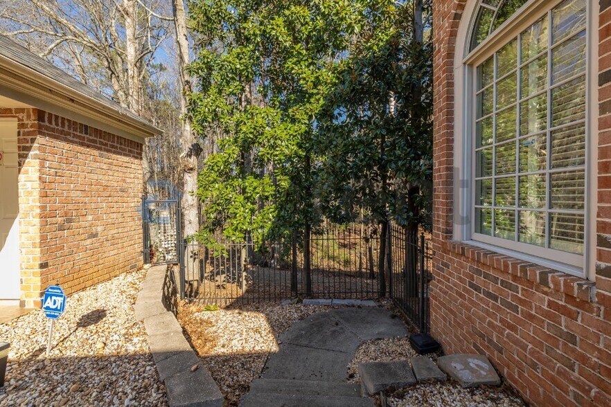 Building Photo - 2801 Spreading Oaks Dr NW