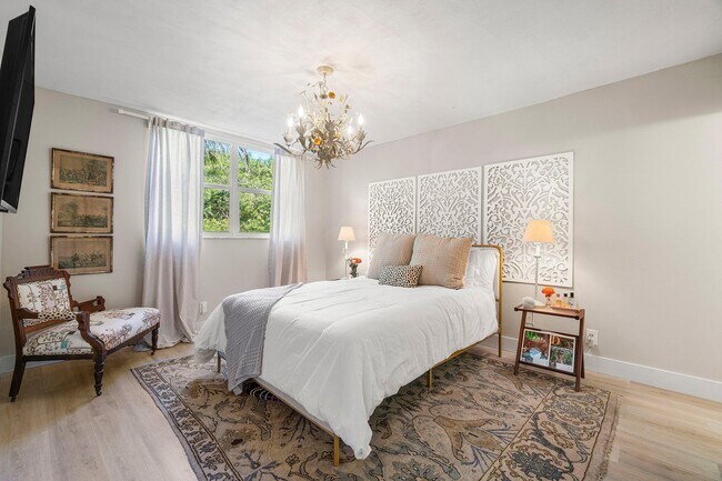 Building Photo - 2805 SW 22nd Ave