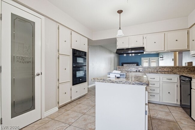 Building Photo - 4561 Paseo El Rio Dr