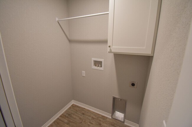 Building Photo - 2 Bedroom 2 Bathroom Home!!