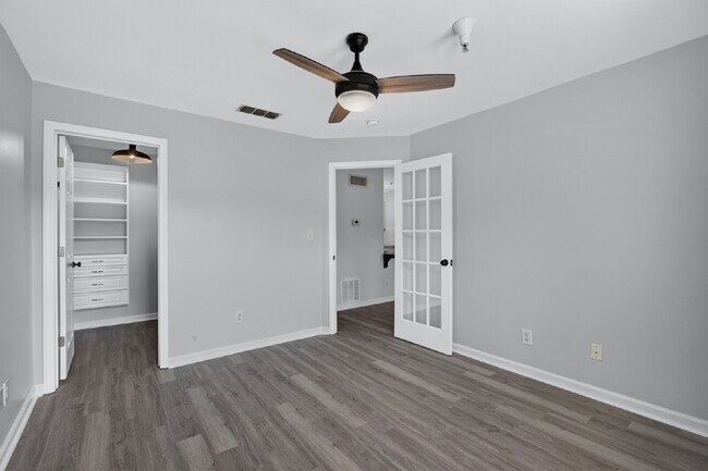 Building Photo - 3rd Floor Condo in Merer Point