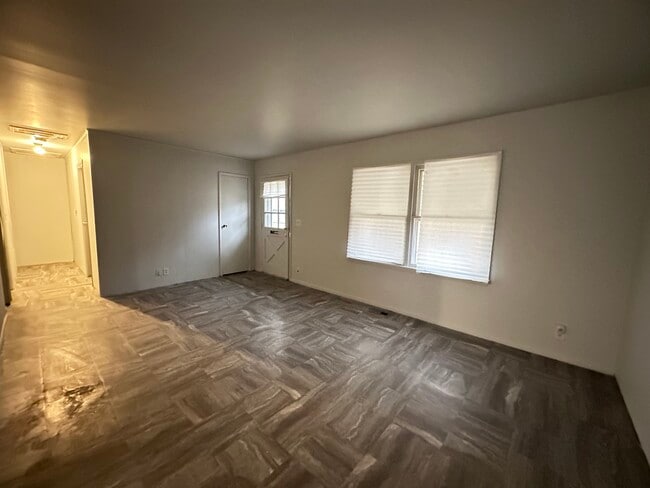 Building Photo - 1503 Eastview Ave