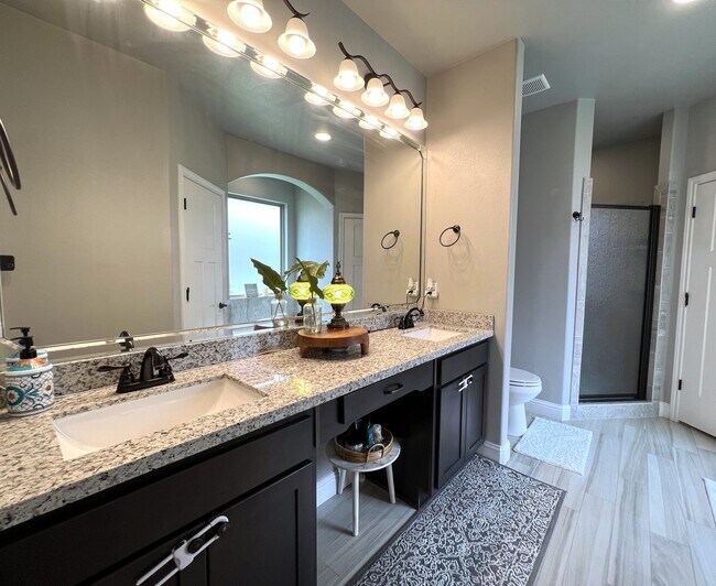 Building Photo - 14 Cornwall Dr