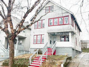 Building Photo - Spacious Newly Renovated Home near Lakewood!