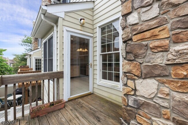Building Photo - 240 Patriot Hill Dr