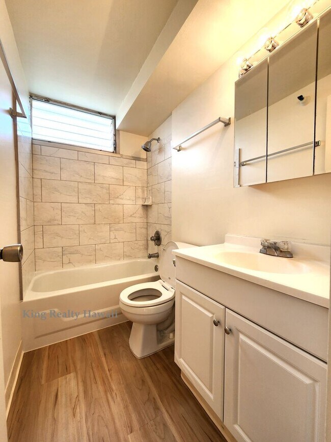 Building Photo - **Upgraded 1 br / 1ba Great Views,W/D in u...
