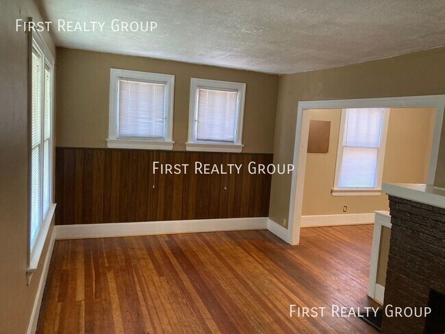 Building Photo - 217 Reisinger Ave
