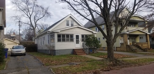 Building Photo - Jefferson Area - 3 Bedroom Single Family Home (between Lorain and Triskett)