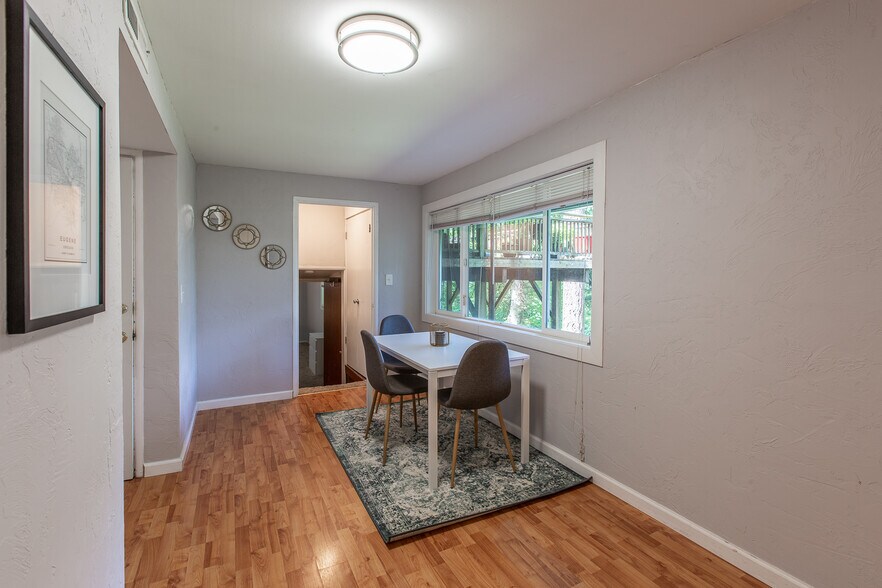 Building Photo - 2401 Birch Ln