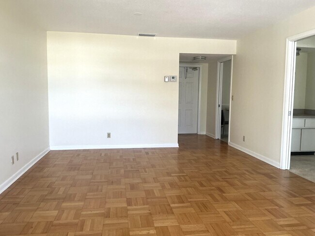 Building Photo - 5580 Tamberlane Cir