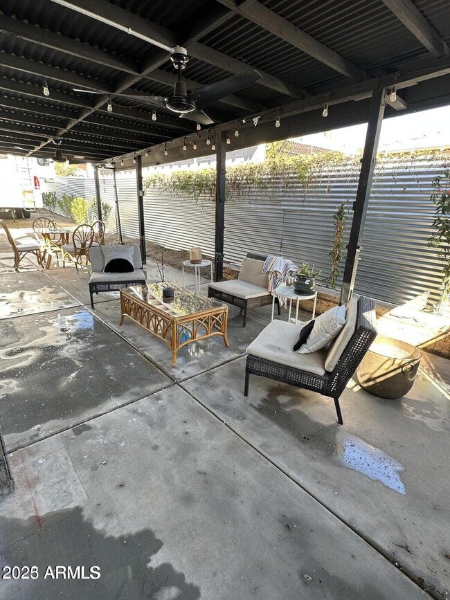 Building Photo - 112 W Vogel Ave